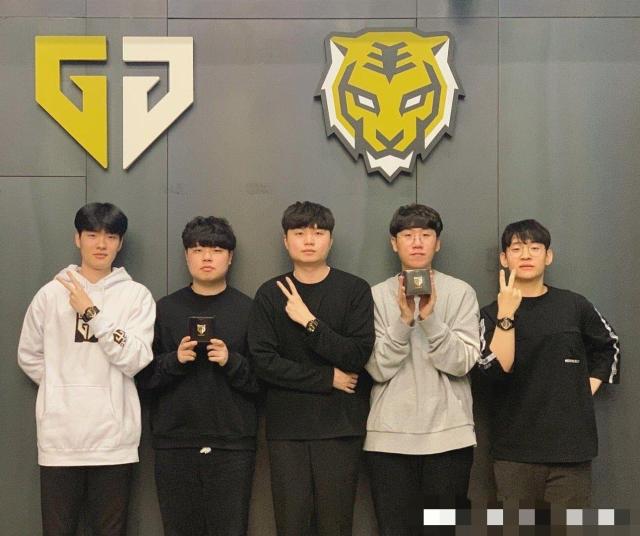 空接扣篮 空接扣篮